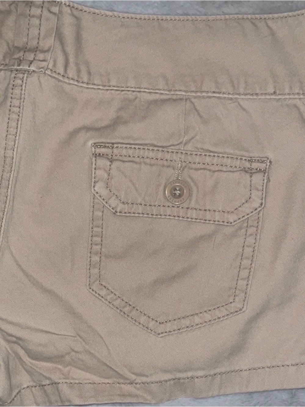 Express Y2K Low Rise Khaki Utility Shorts Flap Pocket Women’s Size 8 - Picture 3 of 6